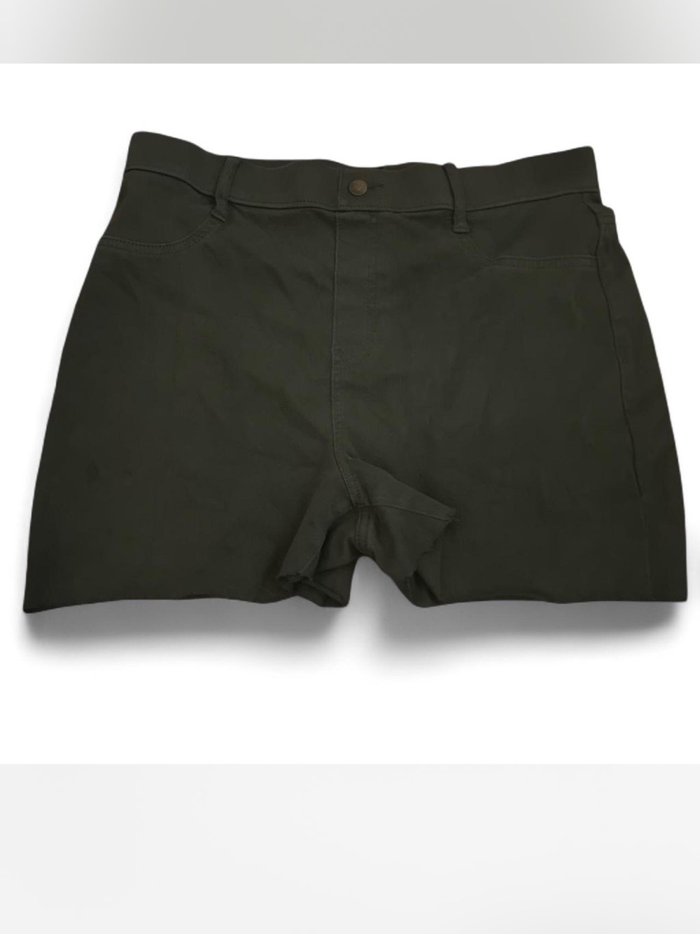 Time and Tru Olive Flat Front pull on short Shorts size L